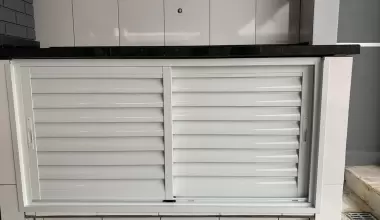 Armário Veneziana com Gabinete de Pia – Beleza e Funcionalidade em um Só Conjunto