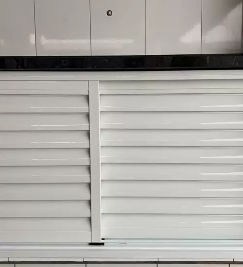 Armário Veneziana com Gabinete de Pia – Beleza e Funcionalidade em um Só Conjunto