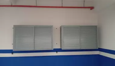 Armário Veneziana – Design Clássico e Funcional