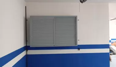 Armário Veneziana – Design Clássico e Funcional