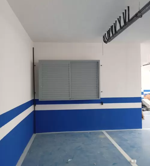 Armário Veneziana – Design Clássico e Funcional